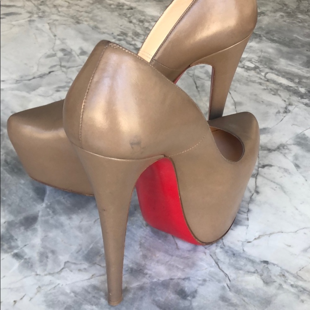 Christian Louboutin Mocha Leather Daffodile pumps! - Picture 4 of 8